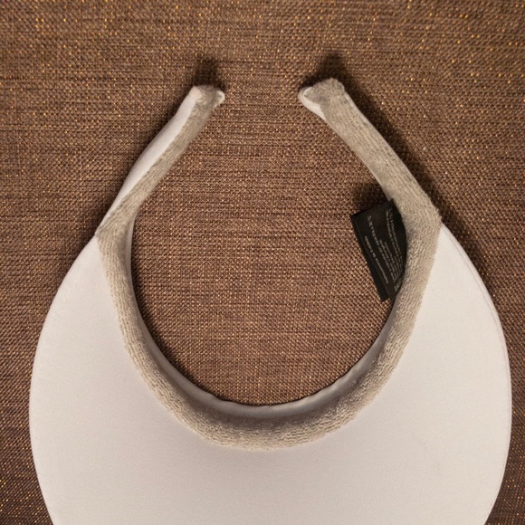 Sun visor - white stretchy cloth material - Picture 2 of 4